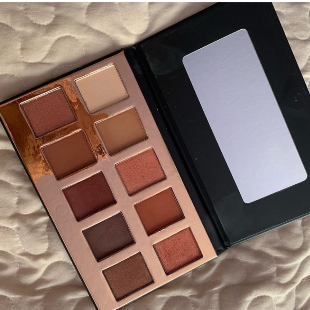 CROWN BRUSH PALETTE